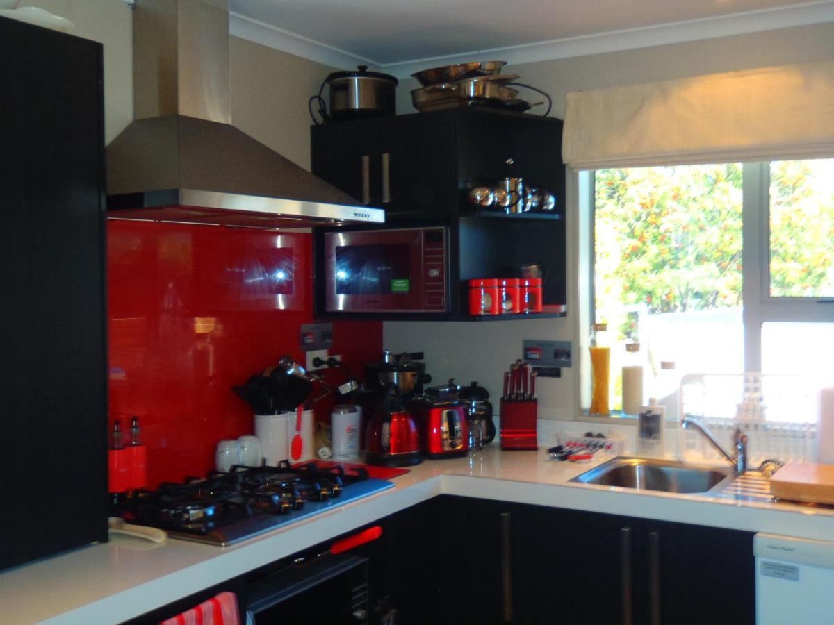 Lakefront Fantail Cottage Lake Hawea, Wanaka Esterno foto