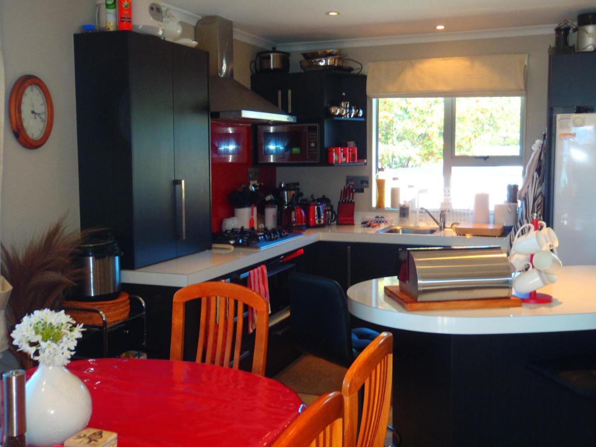 Lakefront Fantail Cottage Lake Hawea, Wanaka Esterno foto