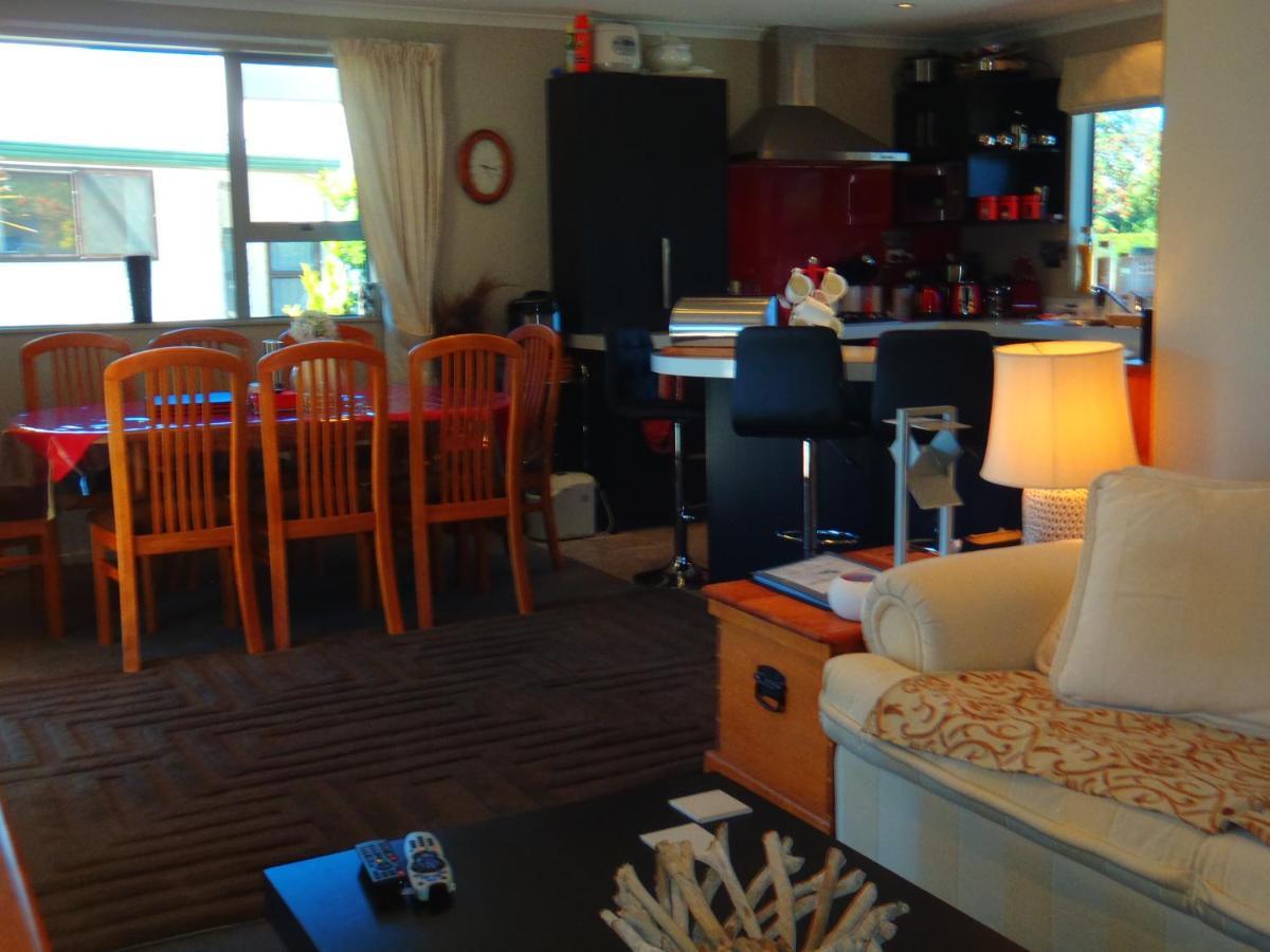 Lakefront Fantail Cottage Lake Hawea, Wanaka Esterno foto