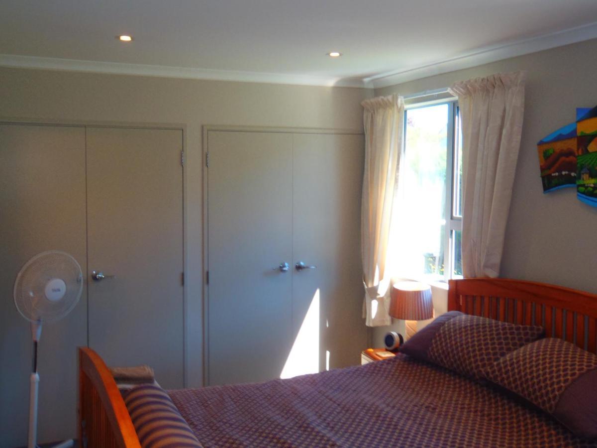 Lakefront Fantail Cottage Lake Hawea, Wanaka Esterno foto