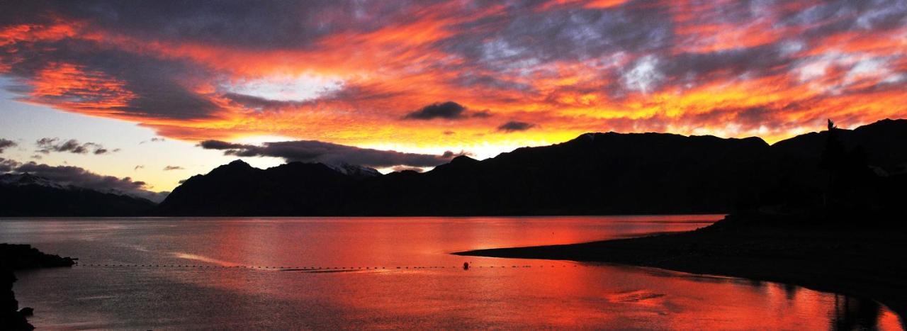 Lakefront Fantail Cottage Lake Hawea, Wanaka Esterno foto
